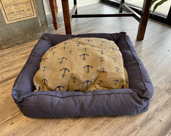 Anchor Motif on Pet Bed